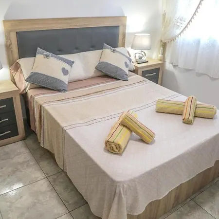 Apartment 2 Bedrooms With Wifi At *